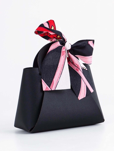 Кожаная подарочная сумочка для бижутерии и сувениров, чёрная с бантом (лента), 13×12×5.5 см