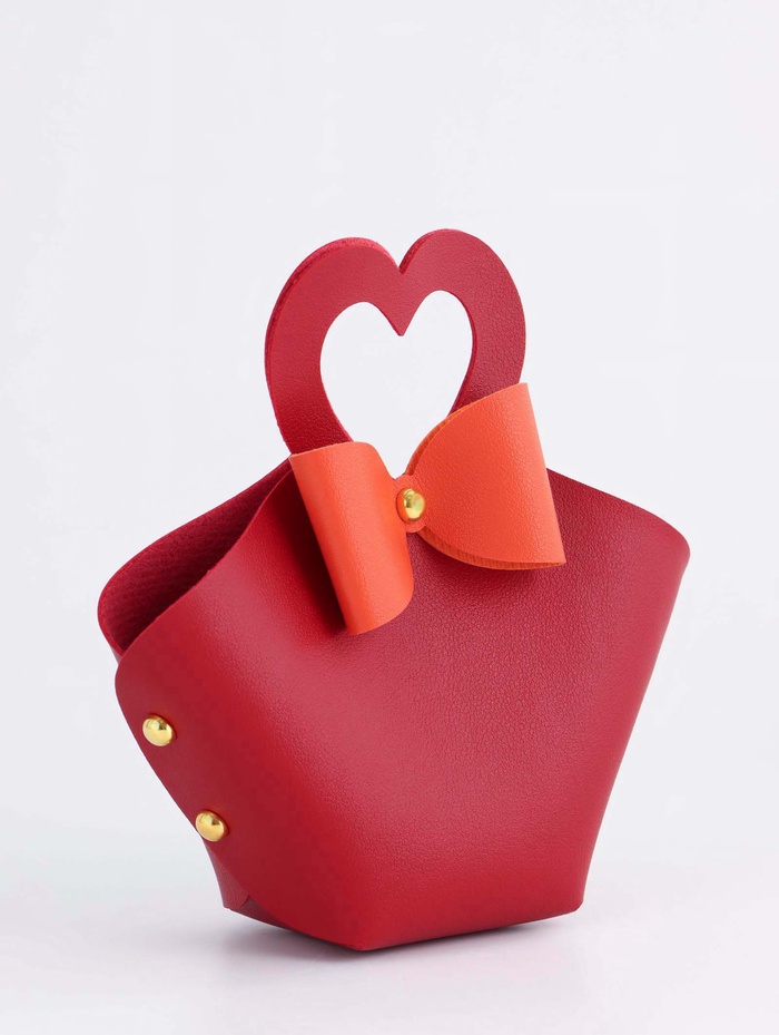 Кожаная подарочная сумочка для бижутерии и сувениров, красная с бантом, 10.5×5×6 см - Фото 1