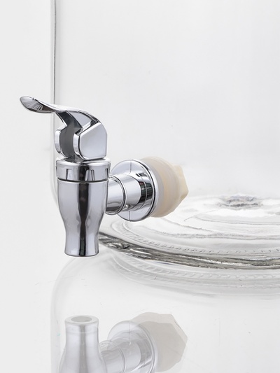 Диспенсер для напитков Magistro «Бугель», 3 л, 11.5×17 см, с краном и бугельным замком, стекло, прозрачный