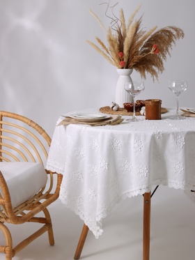 Скатерть «Этель», белая, фактурная с вышивкой, 140×140 см