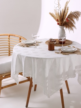 Скатерть «Этель», белая, фактурная с вышивкой, 140×140 см