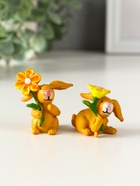 Фигурка полистоун «Заяц с яркой ромашкой», 2.5×3.8×4.4 см, МИКС - фото 118995271