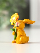 Фигурка полистоун «Заяц с яркой ромашкой», 2.5×3.8×4.4 см, МИКС - фото 118995275