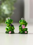 Фигурка полистоун «Лягушонок на полянке», 2?1.8?3.5 см, МИКС (комплект 3 шт) - фото 59415531