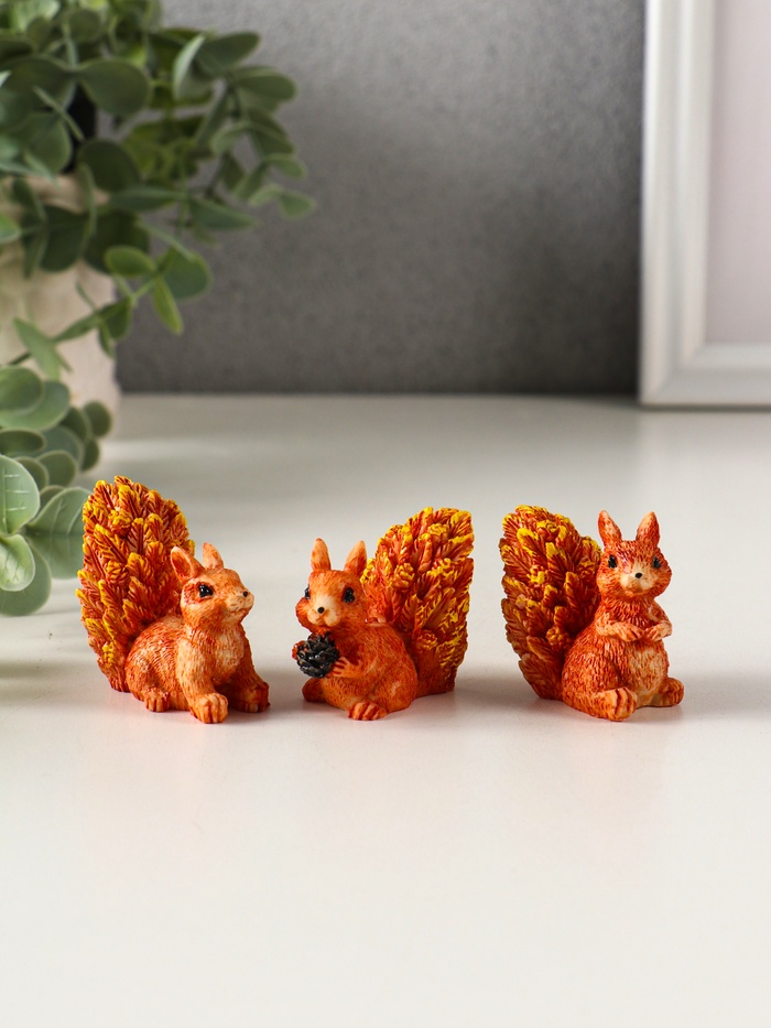 Фигурка полистоун «Белочка с пушистым хвостиком», 5×3×4.5 см, МИКС - Фото 1