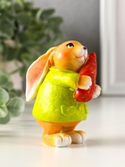 Фигурка полистоун «Зайчик с морковью, в зелёном пальто», 7×4.5×9 см - фото 809290734 Фигурка полистоун «Зайчик с морковью, в зелёном пальто», 7×4.5×9 см - фото 809290734