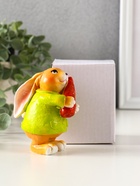 Фигурка полистоун «Зайчик с морковью, в зелёном пальто», 7×4.5×9 см - фото 809290738 Фигурка полистоун «Зайчик с морковью, в зелёном пальто», 7×4.5×9 см - фото 809290738