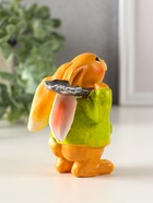 Фигурка полистоун «Зайчик с лопатой, в зелёном пальто», 6×7.5×9.5 см - фото 809290740 Фигурка полистоун «Зайчик с лопатой, в зелёном пальто», 6×7.5×9.5 см - фото 809290740