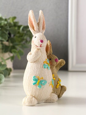 Фигурка полистоун «Зайка с зайчонком вязанные с бабочками, цветами», 5×9.8×15 см