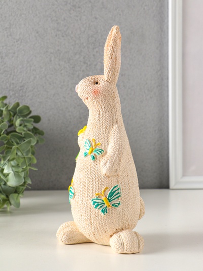Фигурка полистоун «Зайка вязанный с букетом цветов», 8×10.5×23 см