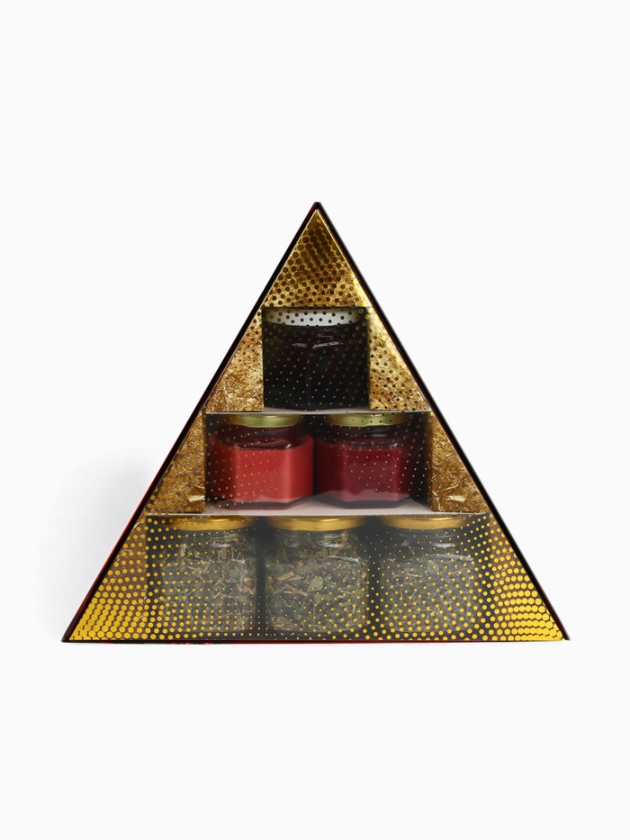 Подарочный набор новогодний «Уютного года» крем-мёд 2 шт. × 120 г, варенье 100 мл., чай 3 шт. × 25 г