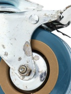 УЦЕНКА Колесо мебельное, d=75 мм, на площадке, с футоркой, с фиксатором, серое 10953801