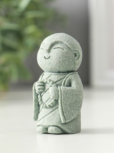 Фигурка песчаник «Маленький монах с чётками», 3×4.2×6.7 см