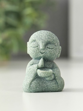 Сувенир песчаник "Маленький монах с чётками - священные писания" 3,3х4х7 см (комплект 2 шт)