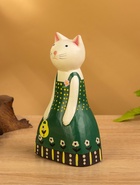 УЦЕНКА Сувенир дерево «Белая кошка в зелёном платье» 9×5×15.5 см 10956434