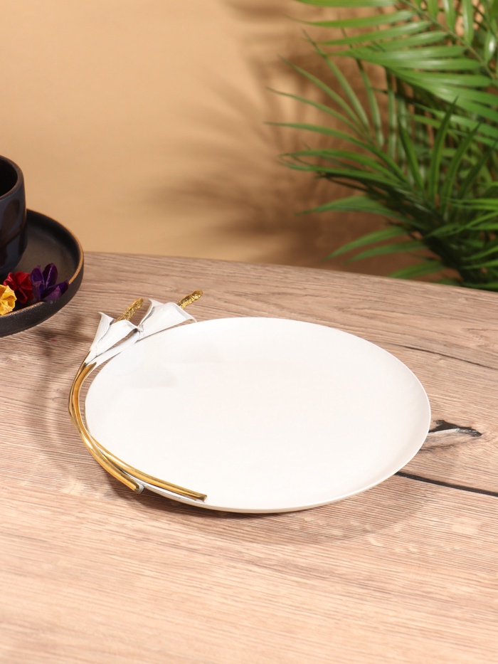 УЦЕНКА Блюдо сервировочное круглое «Белые каллы» белое с золотом. нержавеющая сталь 21×21.5×4 см 1 - Фото 1