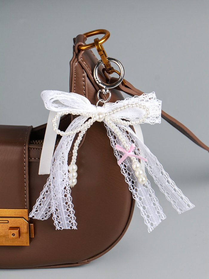 Брелок для ключей на карабине «Жемчужный бант с кружевной тесьмой», бусины d=0.4 и 0.8 см, на сумку, рюкзак, 16×9.5×1 см - Фото 1