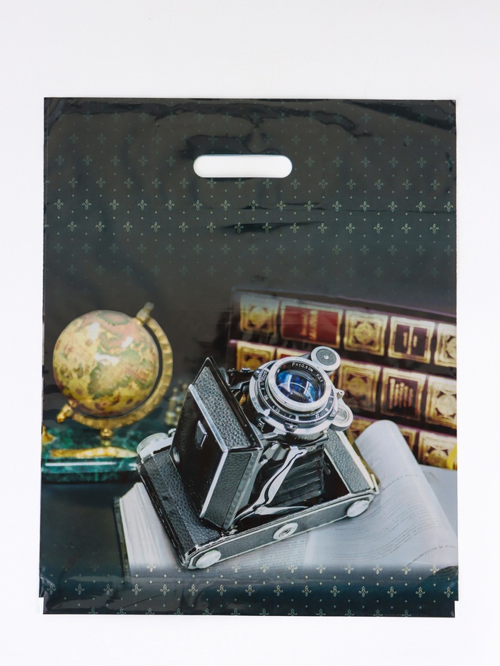 Пакет подарочный «Фокус» полиэтиленовый с вырубной ручкой, ламинированый 38×47 см, 60 мкм - Фото 1