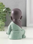 Сувенир полистоун "Маленький будда - кунг-фу" зелёно-коричневый 6,8х7,5х11 см - фото 61086887