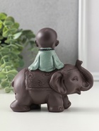Сувенир полистоун "Маленький будда на слоне" зелёно-коричневый 5,5х12х12 см - фото 61086897