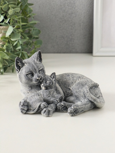 Фигурка «Кошка с котёнком лежит», 8 см