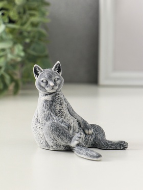 Фигурка «Кот с яйцами сидит», 6.6 см