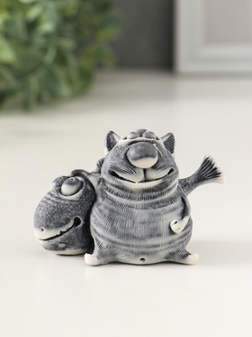 Фигурка «Кот с большой рыбиной», 4.8 см