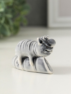 Фигурка «Кот лежит на колбасе», 4.2 см