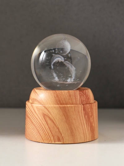 Световая фигурка стекло «Шар. Голограмма: Дельфины под луной», 6×LED, d=6 см, крутится, USB, 7×7×10 см