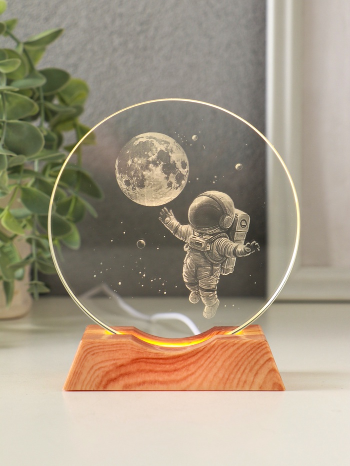 Световая фигурка стекло «Диск. Голограмма: Полёт космонавта», 5×LED, d=10 см, USB, 10×4×11.4 см - Фото 1