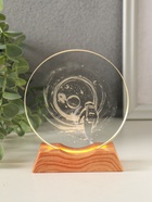 Световая фигурка стекло «Диск. Голограмма: Высадка космонавта на луну», 5×LED, d=10 см, USB, 10×4×11.4 см - Фото 1