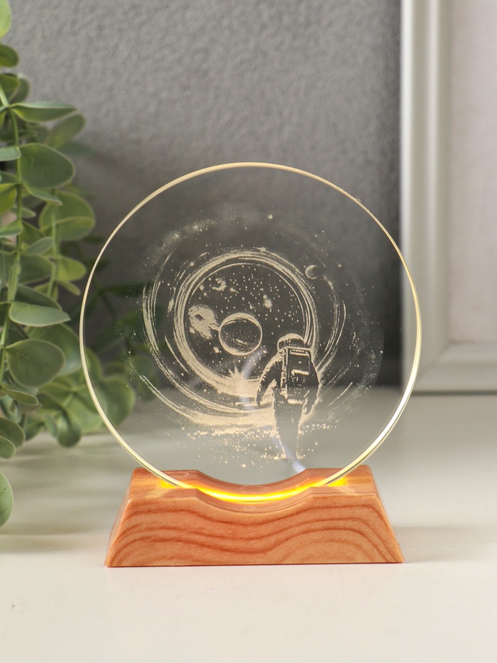 Световая фигурка стекло «Диск. Голограмма: Высадка космонавта на луну», 5×LED, d=10 см, USB, 10×4×11.4 см - Фото 1