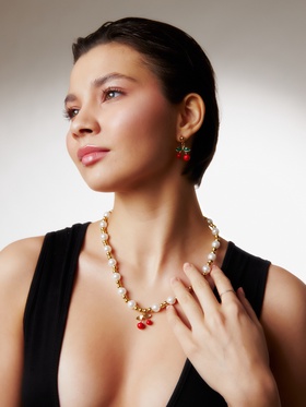 Набор 2 предмета: серьги. кулон «Вишня» жемчуг, цветной в золоте  (артикул 10904901)  большой выбор товаров оптом и в розницу по низким ценам с доставкой