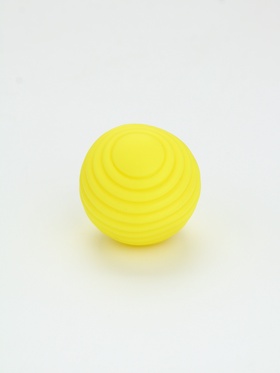Игрушка пищащая  "Мячик, горизонтальные полоски", 5,5 см желтая