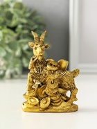 Нэцкэ фигурка полистоун «Козёл с китайскими монетами и золотыми слитками», под бронзу, 4.2×7×9.4 см - Фото 1