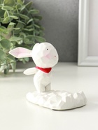 Сувенир полистоун подставка для телефона "Зайка с шейным красным платком" 6,5х9х8,5 см - фото 61954029