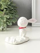 Сувенир полистоун подставка для телефона "Зайка с шейным красным платком" 6,5х9х8,5 см - фото 61954030