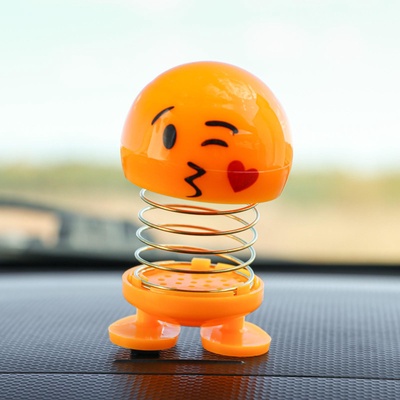 УЦЕНКА Смайл на пружинке, на панель в авто, сердечко, желтый