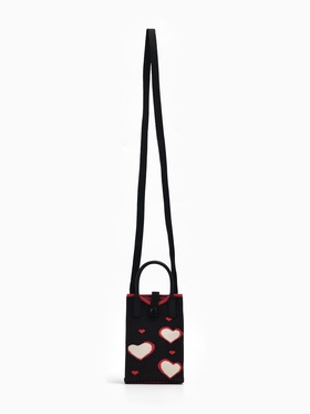 Сумка для телефона «Сердечки», на кнопке, с длинным ремнём, чёрная