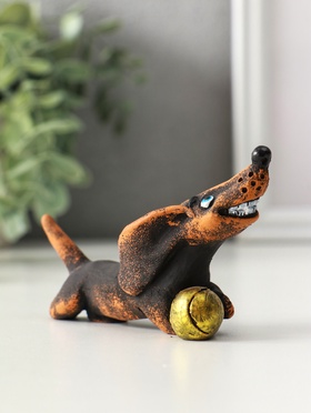 Фигурка полистоун «Такса с мячом», 4.5×9×4.3 см