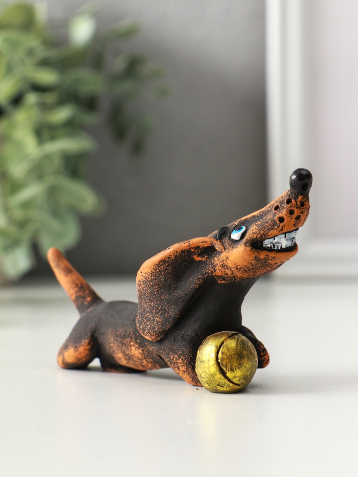 Фигурка полистоун «Такса с мячом», 4.5×9×4.3 см - Фото 1