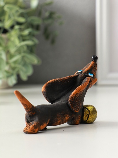 Фигурка полистоун «Такса с мячом», 4.5×9×4.3 см