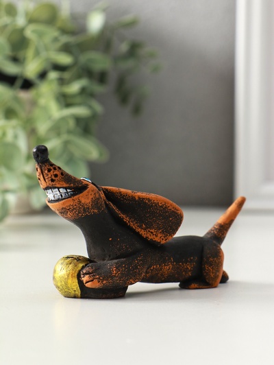 Фигурка полистоун «Такса с мячом», 4.5×9×4.3 см