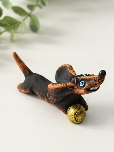Фигурка полистоун «Такса с мячом», 4.5×9×4.3 см