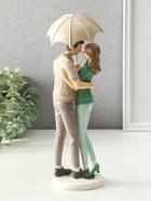 Сувенир полистоун "Влюблённые в вязанных джемперах, под зонтом" 8,5х9,5х25,5 см - фото 61955166