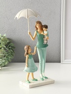 Сувенир полистоун "Мама с детьми в вязанных нарядах, под зонтом" 7,5х12,5х24 см - фото 61955177