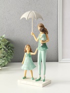 Фигура полистоун «Мама с детьми в вязанных нарядах, под зонтом», 7.5×12.5×24 см - Фото 4