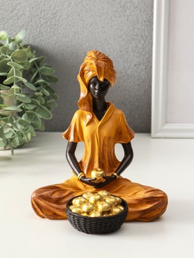 Сувенир полистоун "Африканка в горчичном наряде, с яблоками в корзине" 14х15,5х17,5 см