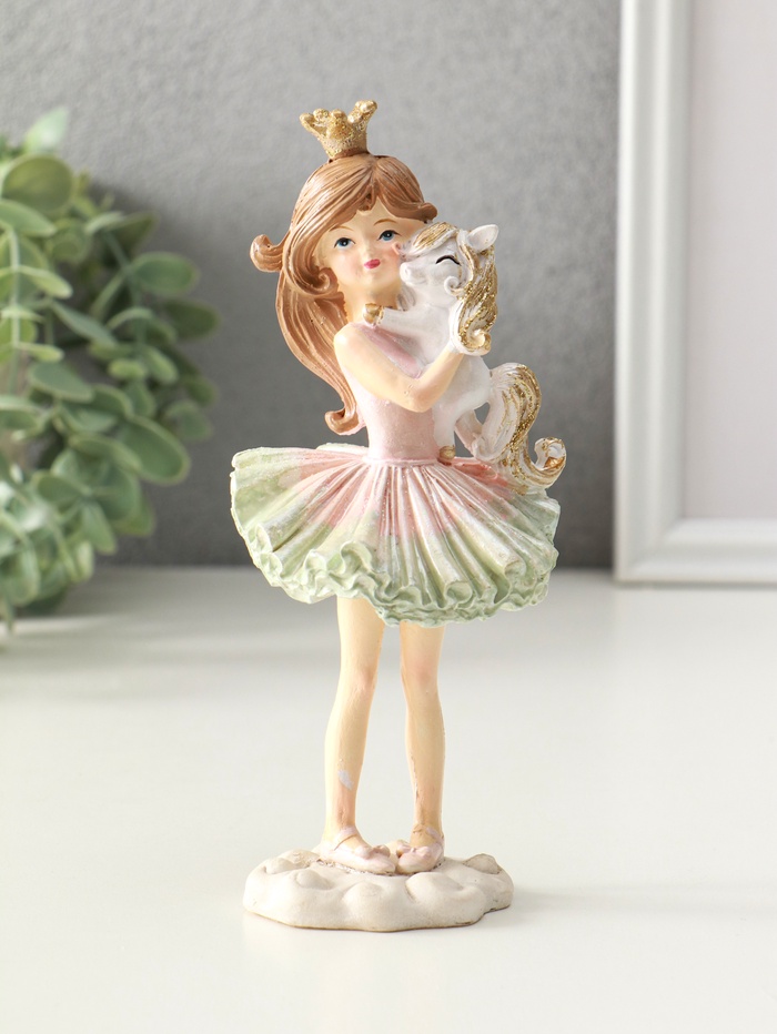Фигурка полистоун «Девочка-принцесса с маленьким единорогом», 7×7.5×17.5 см
