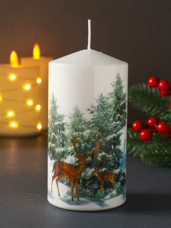Свеча новогодняя 70×140 мм с декором, олени - Фото 1